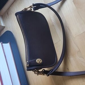 Coach swinger maple color